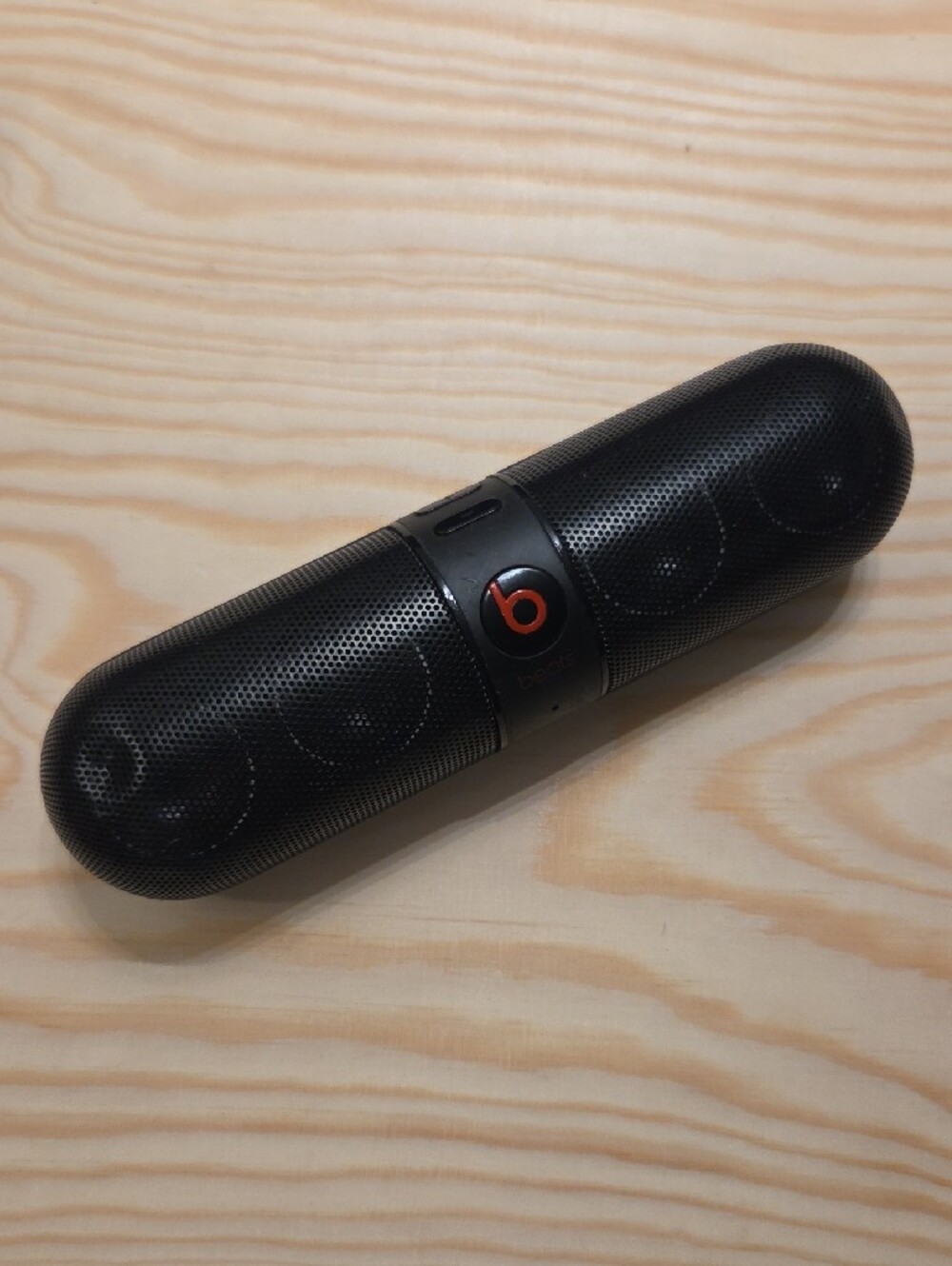 Beats by Dre - Beats Pill - Portable Bluetooth Speaker (1st Gen) - Picture 2 of 8